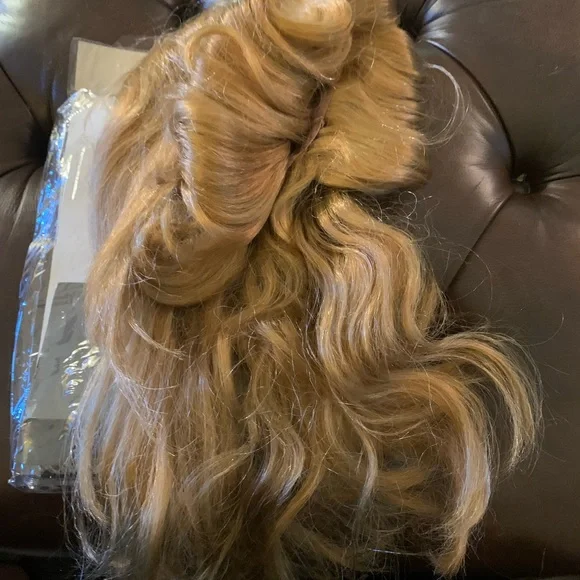 That 70s show wig! Material girl blondie! - Picture 6 of 6